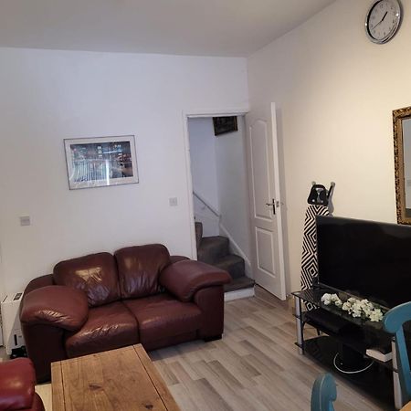 Nice Double Bedroom Near Qmc نوتينغهام المظهر الخارجي الصورة
